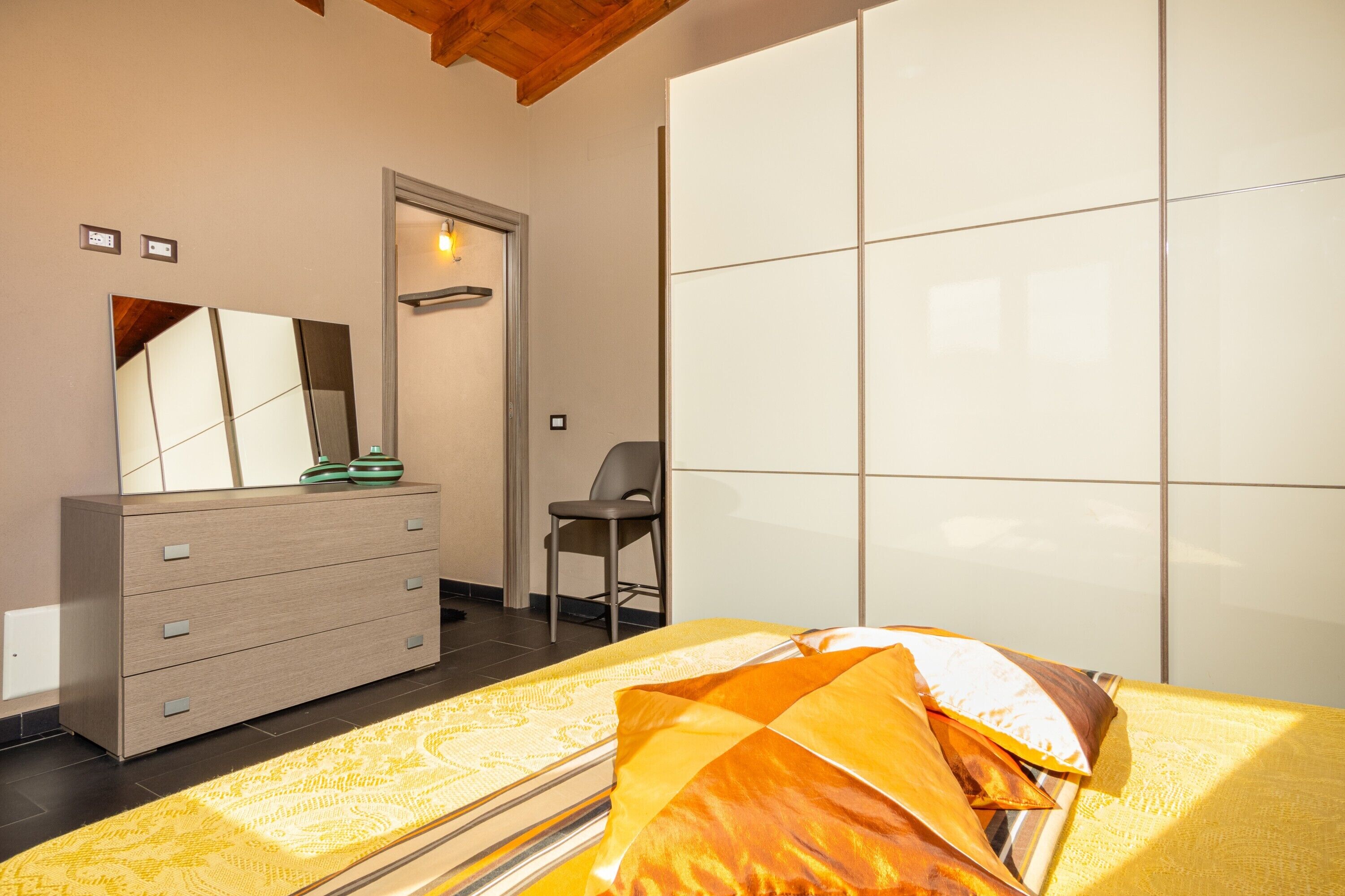 2 habitaciones, tabla de planchar con plancha y wifi 