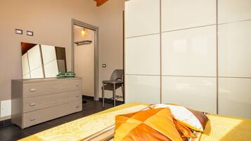 2 habitaciones, tabla de planchar con plancha y wifi