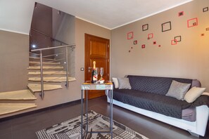 TV - Vacation Home "Casa a Schiera Budoni" with Terrace & Garden (budoni)