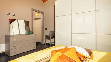 2 slaapkamers, een strijkplank/strijkijzer, wifi