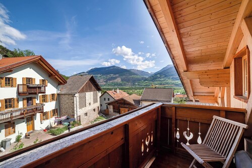 Apartement "Hof am Schloss Lärche" with Mountain View and Wi-Fi