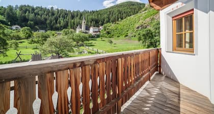 Vacation Home 'Ferienhaus Hof am Schloss' with Mountain View, Wi-Fi & Garden