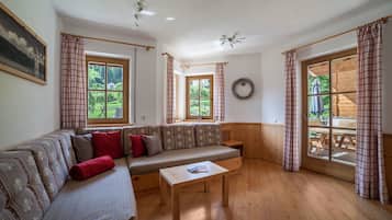 Fernseher, Tischtennisplatte