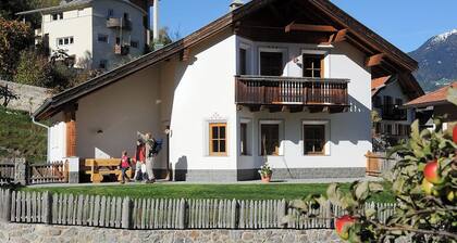 Ferienhaus Hof am Schloss mit Bergblick, WLAN und Garten