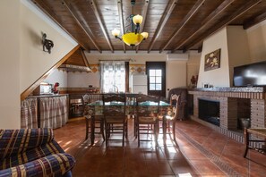 Télévision, cheminée