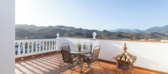 Vacation Home "Casa de Teones" with Mountain View, Private Pool & Terrace