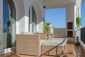 Terrace/patio - Villa 'Buganvilla' with Mountain Views, Wi-Fi and Air Conditioning (Benalup Casas Viejas)