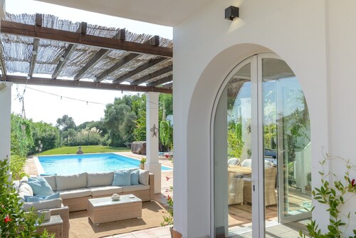 Villa 'Buganvilla' with Mountain Views, Wi-Fi and Air Conditioning