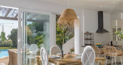 Villa 'Buganvilla' with Mountain Views, Wi-Fi and Air Conditioning