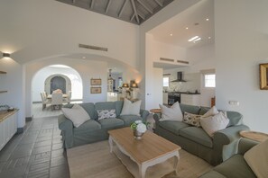 TV, fireplace - Villa 'Buganvilla' with Mountain Views, Wi-Fi and Air Conditioning (Benalup Casas Viejas)