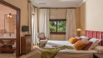 5 bedrooms, iron/ironing board, free WiFi, bed sheets