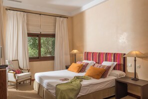 5 bedrooms, iron/ironing board, free WiFi, bed sheets - "Luxury Villa Malva" with Pool, Wi-Fi, Terrace and Garden (Benalup - Casas Viejas)