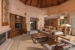 TV, fireplace, DVD player - "Luxury Villa Malva" with Pool, Wi-Fi, Terrace and Garden (Benalup - Casas Viejas)