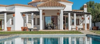 "Luxe Villa Malva" met zwembad, Wi-Fi, terras en tuin