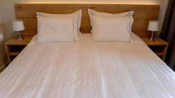 Standard Double Room | 1 bedroom, in-room safe, soundproofing, iron/ironing board