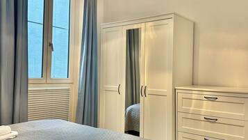 3 Schlafzimmer, Schreibtisch, Bügeleisen/Bügelbrett, Reisekinderbett