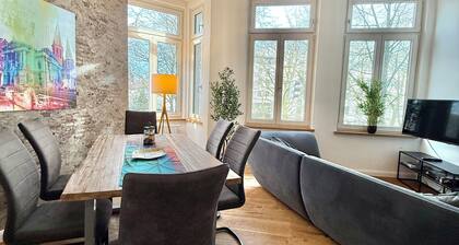 Modernes Apartment in Altbauvilla mit 3 Schlafzimmern und 2 Bädern im Zentrum