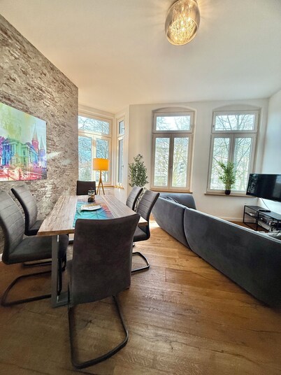 Modern apartment in Altbauvilla with 3 bedrooms and 2 bathrooms in the city