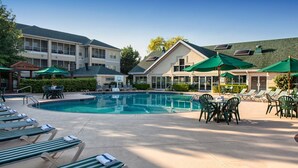 Outdoor pool - The Palace View Resort Family Condos (Branson)