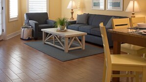 TV - Waterfront Guest Suite in Hilton Head Island (Hilton Head Island)