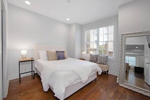 4 bedrooms, iron/ironing board, free WiFi, bed sheets