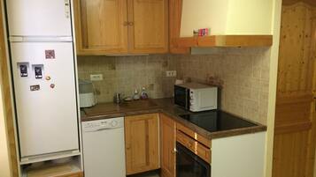 Réfrigérateur, micro-ondes, four, lave-vaisselle