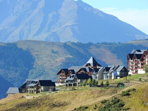 Exterior - Modern Apartment for 8 with Mountain View, Balcony, Near Peyragudes Ski Slopes (Peyragudes)