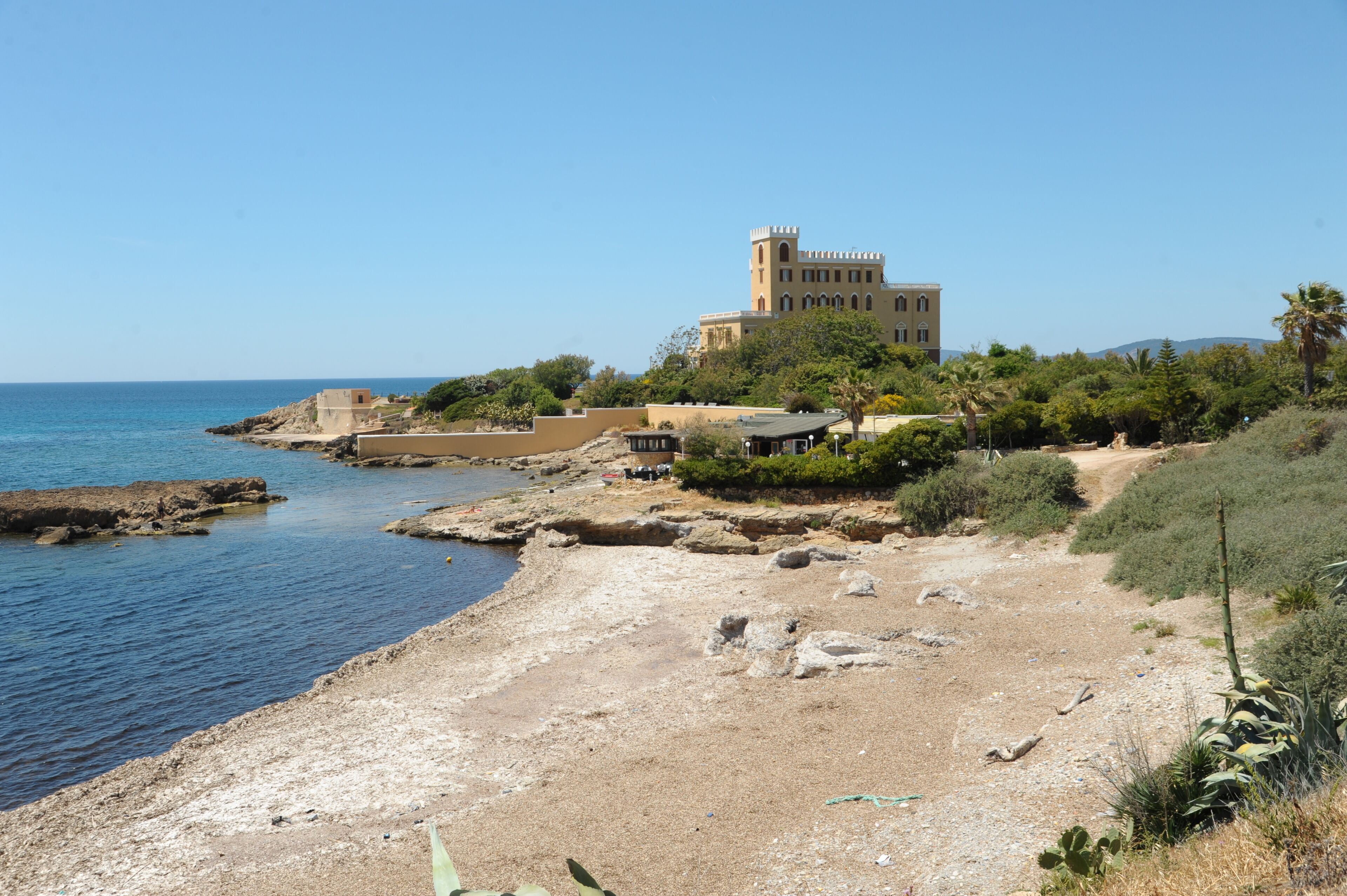 Nær stranden og strandhåndklær