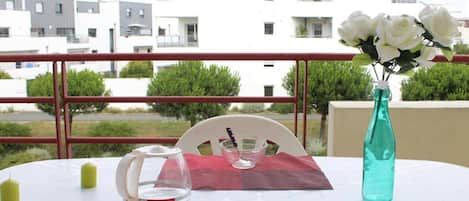 屋外ダイニングエリア