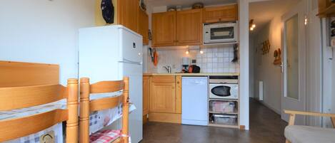 Fridge, microwave, dishwasher, coffee/tea maker