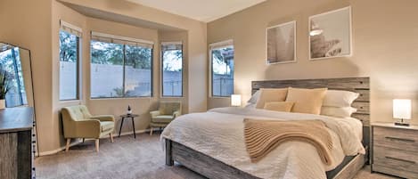 3 habitaciones, escritorio y espacio para trabajar con laptop