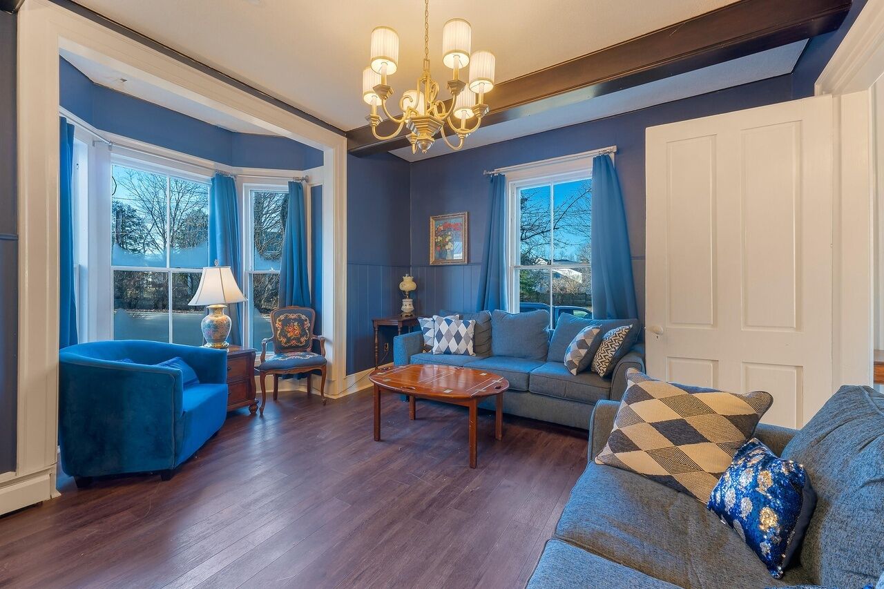Living room
