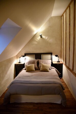 5 Schlafzimmer, Schreibtisch, Bügeleisen/Bügelbrett, Reisekinderbett