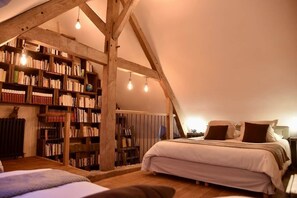 5 camere, una scrivania, ferro/asse da stiro, culla da viaggio