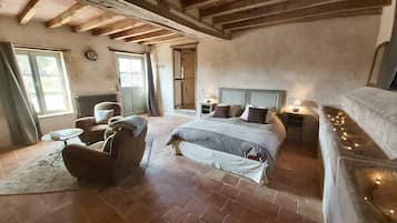 5 chambres, bureau, fer et planche Ă repasser, lit parapluie