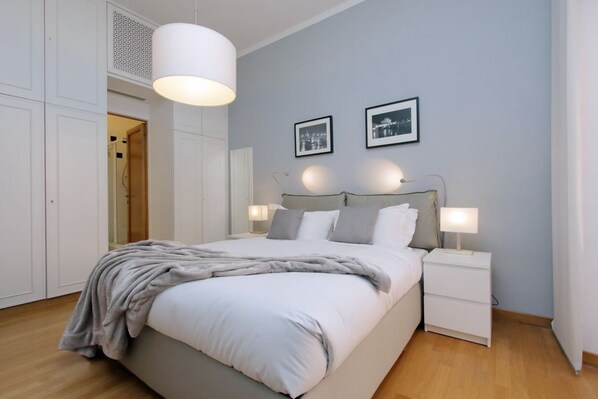 Iron/ironing board, free WiFi, bed sheets