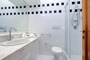 Shower, hair dryer, towels, shampoo