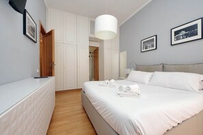 Iron/ironing board, free WiFi, bed sheets - Close to the Spanish Steps, comfortable apartment for 4 (Roma)