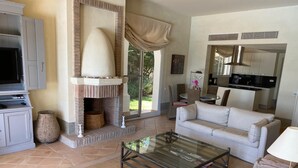 Villa | Living room - Charming 2 Bedroom Villa on Fairplay Golf Course (Benalup-Casas Vieja)