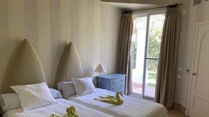 Villa - Charming 2 Bedroom Villa on Fairplay Golf Course (Benalup-Casas Vieja)