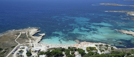 Beach nearby, sun loungers, beach towels