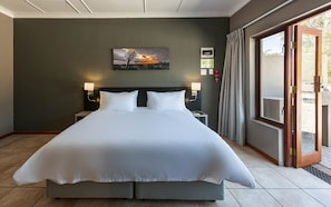 In-room safe, individually decorated, individually furnished, desk - Upington INN  (Upington)