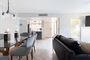 Smart TV, offices - Modern Chic Condo In Midtown w/ Pool & Hot Tub (Phoenix)