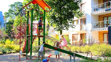 Área de juegos infantiles al aire libre