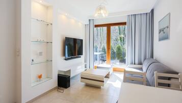 Basic Apartment | Living area | 40-inch flat-screen TV with cable channels, TV