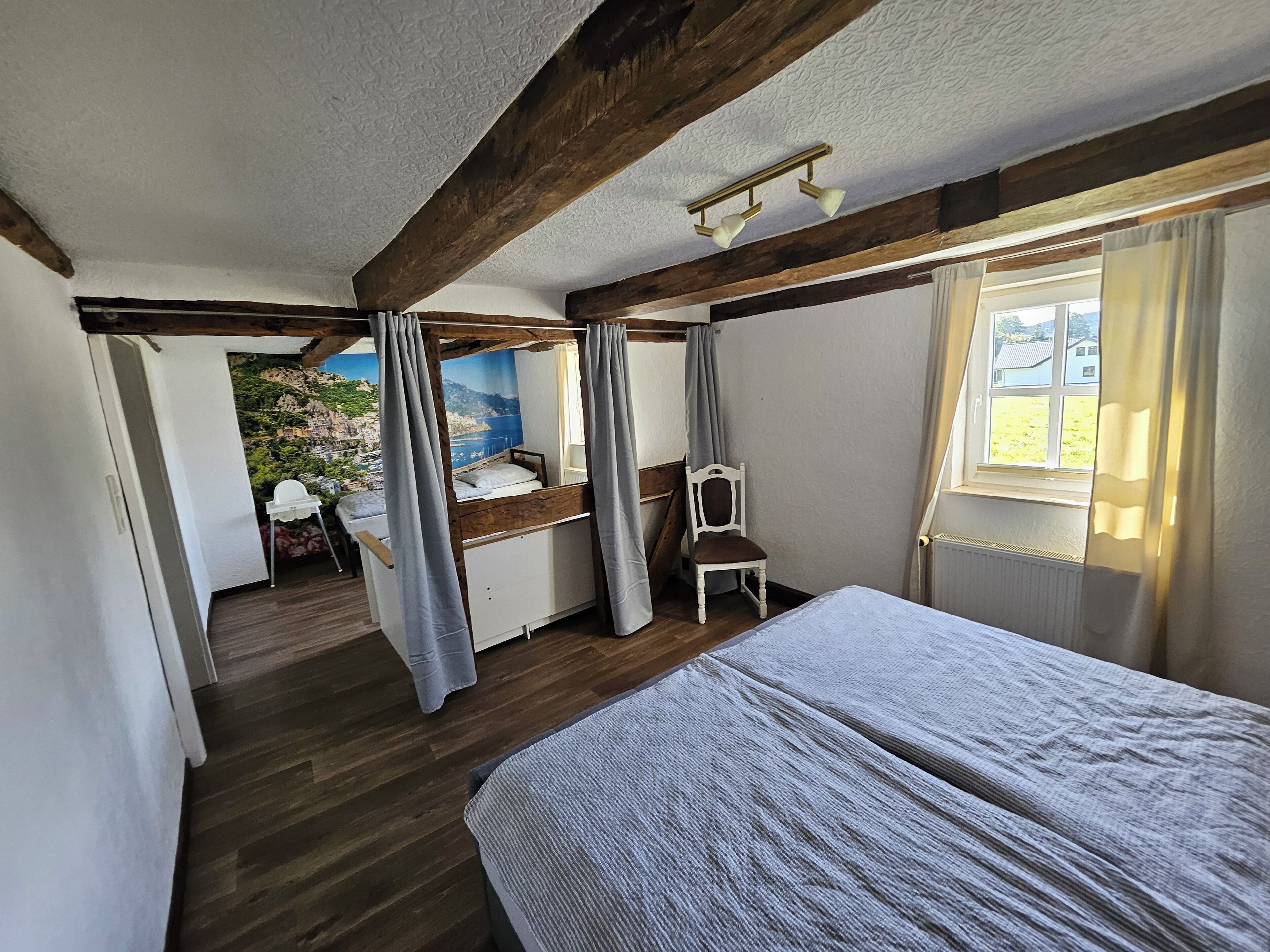 7 slaapkamers, een strijkplank/strijkijzer, reisbedje, gratis wifi