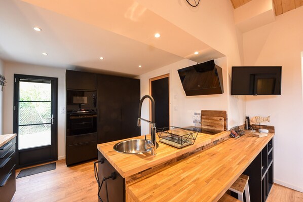 Réfrigérateur, micro-ondes, four, lave-vaisselle