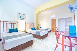 Triple Room | Hypo-allergenic bedding, desk, free WiFi, bed sheets - Hotel Astoria Real (Cali)