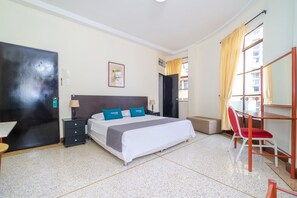 Double Room | Hypo-allergenic bedding, desk, free WiFi, bed sheets - Hotel Astoria Real (Cali)