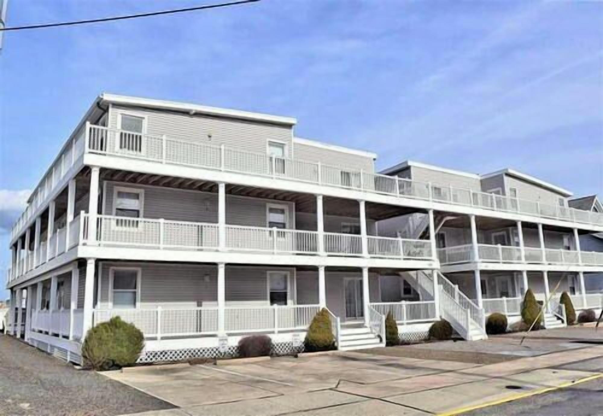 3rd Floor Condo Sleeps 6 Comfortable
